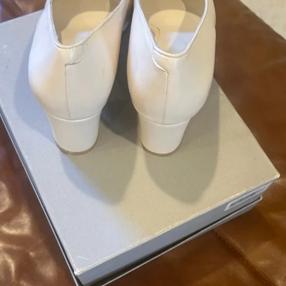 Maryam Nassir Zadeh White Pumps with Red Cap Toe - Picture 4 of 8